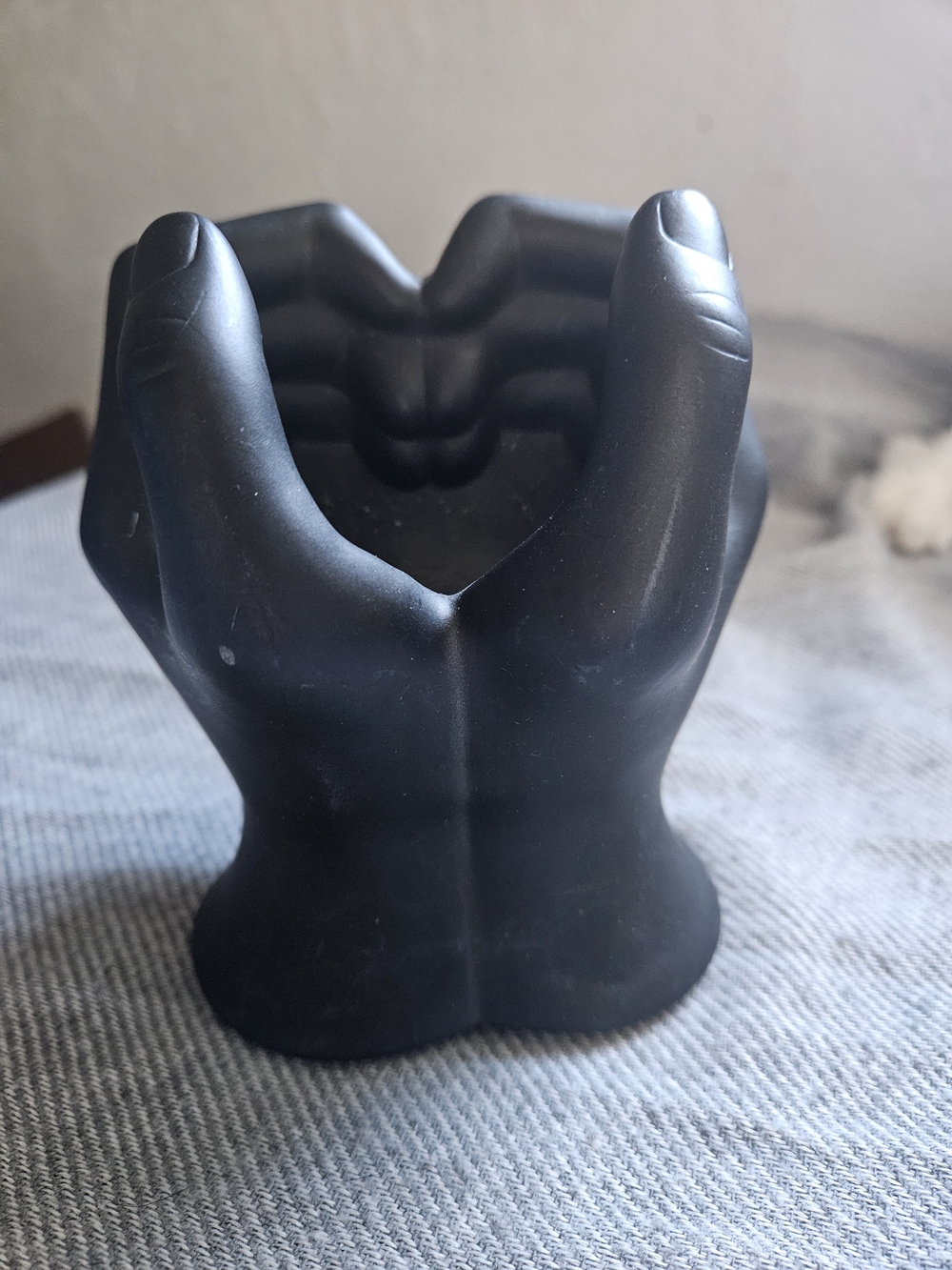 Black Hand-Shaped Holder